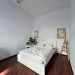 Maricones * بوزنان